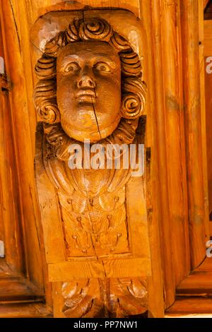 Detalle del artesonado de la biblioteca, colegio catolico franciscano Sant Francesc, 1952, Palma di Mallorca, Islas Baleares, España. Foto Stock