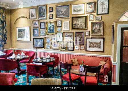 London England,UK,Marylebone,Marble Arch,The Leonard,hotel,boutique,interni,decor tradizionale,ristorante Seymour's,posti a sedere,tavoli,lobby,UK GB Foto Stock