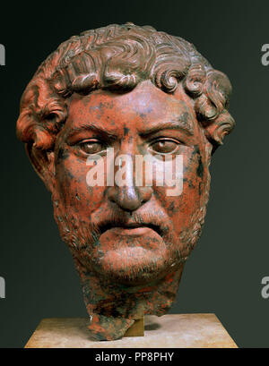 Busto di imperatore Adriano. Il bronzo di epoca romana. Ii secolo D.C.. Parigi, Musée du Louvre. Posizione: MUSEO DEL LOUVRE-ESCULTURAS. La Francia. Foto Stock