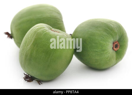 Actinidia arguta conosciuta come baby kiwi in Copenhagen, Danimarca Foto Stock