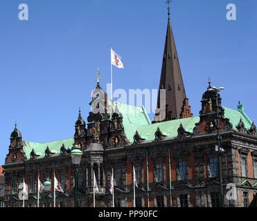 La Svezia. Malmo. Stortorget quadrato con lo storico municipio, costruito 1544-1547 con la sua facciata rinnovata in olandese in stile rinascimentale dal 1860. Foto Stock