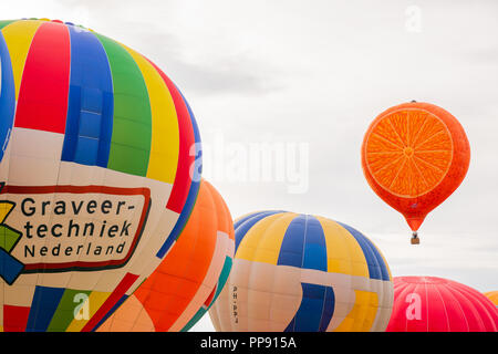 Messa di mongolfiere al ventottesimo Warsteiner Internationale Montgolfiade, 2018 in Warstein, Germania, per l'ultima Santa Messa di inizio del file WIM, Foto Stock