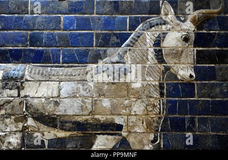 Ishtar Gate. Babilonia. 575 BC. Decorazione con uro e draghi. Museo archeologico. Museo di antico Oriente. Istanbul. La Turchia. Foto Stock