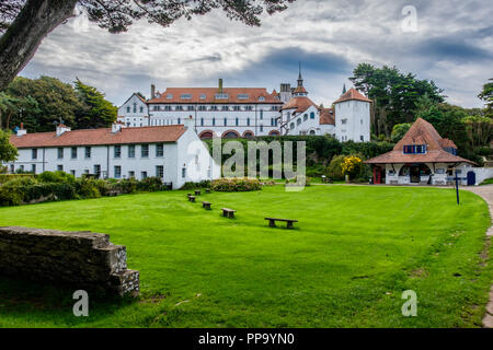 Il Post Office e Monastero di Caldey Island, Pembrokeshire, Galles Foto Stock