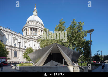 La città centro informazioni, il solo ufficialmente riconosciuto centro informazioni turistiche nel centro di Londra, Inghilterra, Regno Unito Foto Stock