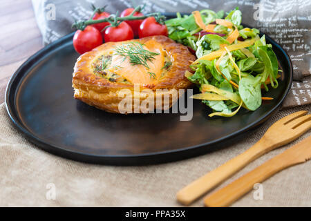 Porri Quiche torta e salmone affumicato Foto Stock