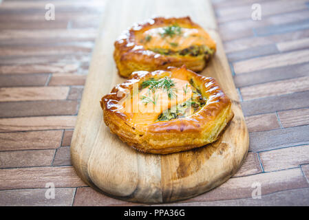 Porri Quiche torta e salmone affumicato Foto Stock