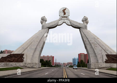 Arco di riunificazione in Corea del Nord Foto Stock