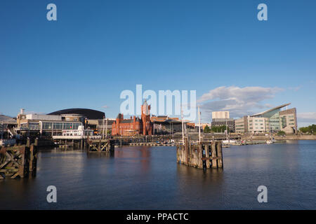 Vista della marina nella Baia di Cardiff Cardiff Galles Wales Foto Stock