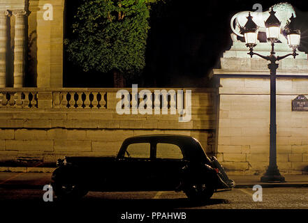 British costruito Citroen luce 15 parcheggiato nella Place de la Concorde Parigi Francia nel 1984 Foto Stock