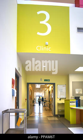 Interno del NHS Royal Hospital per bambini a Glasgow, Scozia, mostrando colorati e i bambini design. Foto Stock