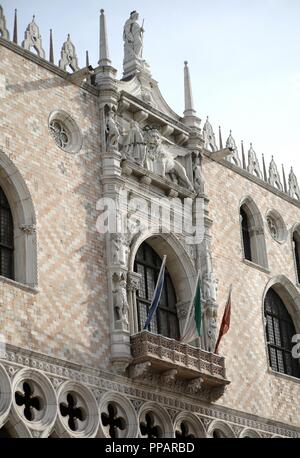Venezia, VE, Italia - 5 Febbraio 2018: dettaglio del Palazzo Ducale anche chiamato Palazzo Ducale in lingua italiana Foto Stock