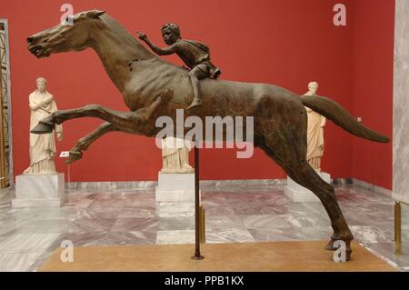 Arte greche. Ii secolo A.C. Jockey di Artemision. Scultura in bronzo datata intorno all'anno 140 A.C. Museo Archeologico Nazionale. Atene. La Grecia. Foto Stock