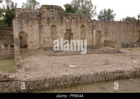 Arte greche. Il Leonidaion. Luogo di alloggio per gli atleti che partecipano ai Giochi Olimpici a Olympia. Esso è stato costruito intorno al 330 A.C. ed è stato finanziato e progettato da Leonidas di Naxos. Bagni. Olympia. La Grecia. Foto Stock