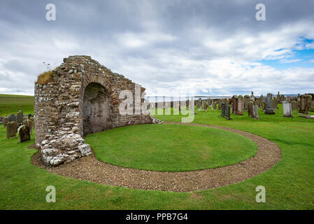 La rovina di San Nicola, costruita nel secolo XI e il solo round medievale chiesa nel Regno Unito, Orphir, Orkney Foto Stock