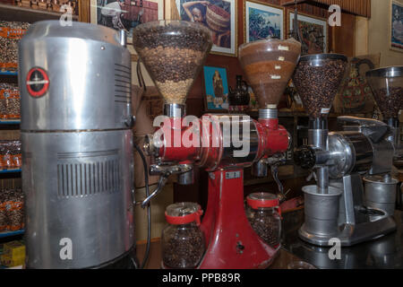 Tomoca Coffee Shop, Addis Abeba, Etiopia Foto Stock