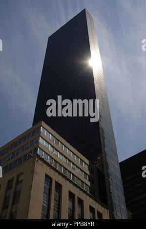 Stati Uniti. New York. Trump Tower, costruito nel 1983 dall'architetto americano Der Scutt (b.1934). Fifth Avenue. Manhattan. Foto Stock