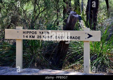 Cartello a Ippona's Yawn una unica roccia di granito vicino a Waverock, Hyden, Sud Australia Occidentale Foto Stock