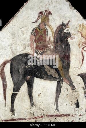 Magna Graecia. Tomba dei lucani. In stile greco affresco con influenza Italiana raffigurante un guerriero montato a cavallo, eventualmente Samnita. Del IV secolo A.C. Museo archeologico di Paestum. L'Italia. Foto Stock