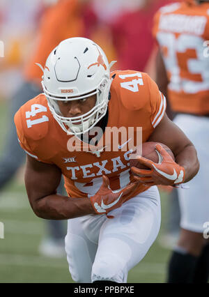 Settembre15, 2018 Austin. TX..Texas Longhorns running back (41) Tristian Houston si riscalda prima di una partita tra la USC Trojans vs Texas Longhorns. Texas sconfitto USC 49-21 sabato, 15 settembre 2018 a Darrell K Royal - Texas Memorial Stadium, in Austin, TX. (Obbligatorio Credito: Juan Lainez / MarinMedia.org / Cal Sport Media) (completare il fotografo e il credito richiesto) Foto Stock