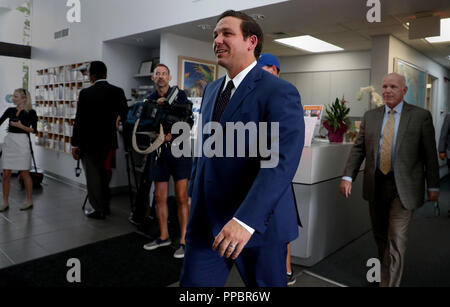 West Palm Beach, FL, Stati Uniti d'America. 24Sep, 2018. Il repubblicano Florida gubernatorial candidato Ron DeSantis incontra i membri del West Palm Beach Camera di Commercio di lunedì, 24 settembre 2018. Carline Jean/South Florida Sun Sentinel Credito: Sun-Sentinel/ZUMA filo/Alamy Live News Foto Stock