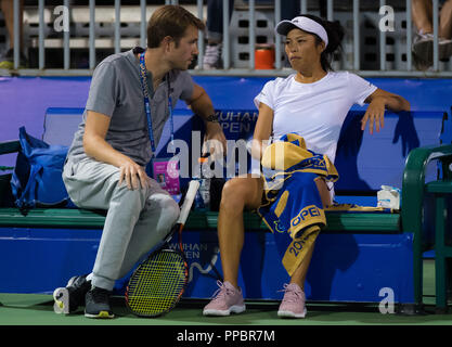 Wuhan, Cina. 24Sep, 2018. Settembre 24, 2018 - Su-Wei Hsieh di Taiwan in azione durante il primo round a 2018 Dongfeng Motor Wuhan Open WTA Premier 5 il torneo di tennis di credito: AFP7/ZUMA filo/Alamy Live News Foto Stock