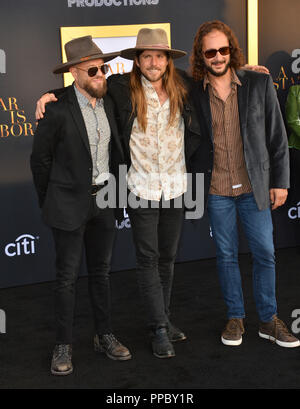 LOS ANGELES, CA. 24 settembre 2018: Lukas Nelson e la promessa di un vero e proprio presso il Los Angeles premiere per 'è nata una stella' presso lo Shrine Auditorium. Immagine: Paul Smith/Featureflash Credito: Paul Smith/Alamy Live News Foto Stock