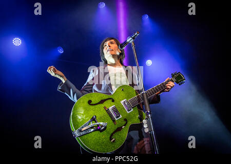 Norvegia - Oslo, il 24 settembre 2018. La Scottish pop rock band Texas esegue un concerto dal vivo al Rockefeller di Oslo. Qui il cantante e musicista Sharleen Spiteri è visto dal vivo sul palco. (Photo credit: Gonzales foto - Terje Dokken). Credito: Gonzales foto/Alamy Live News Foto Stock