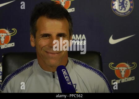 Cobham, Regno Unito. 25 Settembre, 2018. Cobham, Surrey, Regno Unito Assistant Chelsea Football Club manager, Gianfranco Zola, risponde alle domande dei media prima del suo team Carabao Cup match di mercoledì contro il Liverpool FC ad Anfield. Credito: Motofoto/Alamy Live News Foto Stock