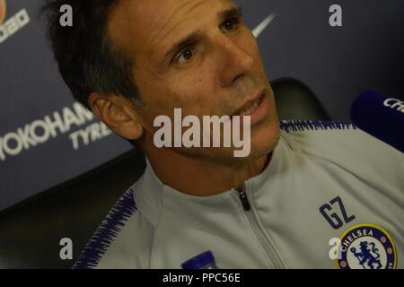 Cobham, Regno Unito. 25 Settembre, 2018. Cobham, Surrey, Regno Unito Assistant Chelsea Football Club manager, Gianfranco Zola, risponde alle domande dei media prima del suo team Carabao Cup match di mercoledì contro il Liverpool FC ad Anfield. Credito: Motofoto/Alamy Live News Foto Stock