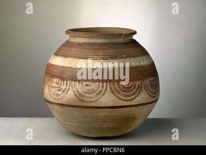 Iberian vaso di ceramica con decorazione geometrica, utilizzato come urna funeraria. Datato nel III secolo A.C. Dalla Necropoli di Tutugi, Galera, provincia di Granada (Andalusia). Museo Archeologico Nazionale. Madrid. Spagna. Foto Stock