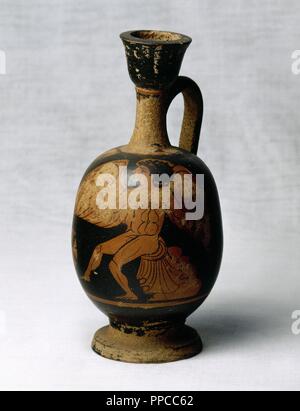 Lekythos Aribalesque. Decorate con l'angelo della morte. Verniciato di nero. Del IV secolo A.C. Da Taranto, Italia. Parfum museo. Barcellona. Spagna. Foto Stock