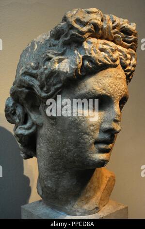 Testa di Apollo Belvedere. Parte di una statua. Roman. C. 150-200 d.c. Il marmo. Museo dei paesi del Mediterraneo e del Vicino Antichità Orientali. Stoccolma. La Svezia. Foto Stock