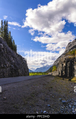 Kananaskis paese visto dal Smith-Dorrien Spray sentiero dei laghi (autostrada 742) vicino a Canmore Alberta Foto Stock