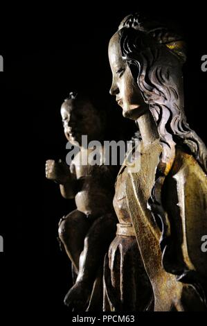 Vergine con Bambino, ca. 1500-1510. Dettaglio. Scultura in legno policromo. Moszczenica, Polonia. Museo di Slesia. Katowice. La Polonia. Foto Stock