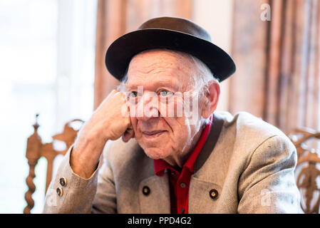 Il clown russo e Oleg mime Konstantinovich Popov, l'ultimo vivere circus clown di fama internazionale del XX secolo, nella sua casa d' abitazione in Egloffstein in Svizzera della Franconia. Foto Stock