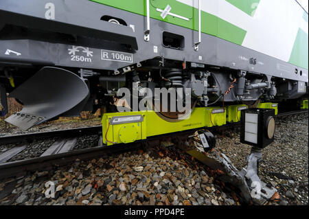 Un nuovo locomotore Breitspur viene trasferito dalla società Railadventure in Finlandia dalla fabbrica di Siemens in Munich-Allach. Foto Stock