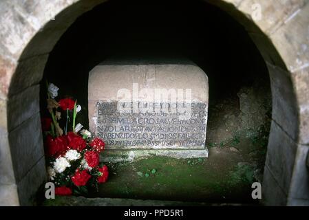 Pelagio delle Asturie (c. 685- 737). Nobile visigota che fondarono il Regno delle Asturie. Il primo re delle Asturie. Vincitore del Batle di Covadonga contro i Mori. Tomba. Pantheon reale. Santa Grotta di Covadonga. Comune di Cangas de Onis, Asturias, Spagna. Foto Stock