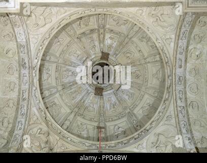 CUPULA SOBRE PECHINAS DE LA CAPILLA DEL ESPIRITU SANTO O DE LAS RELIQUIAS - SIGLO XVI. Posizione: Catedral. Guadalajara. Spagna. Foto Stock