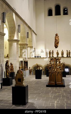 Schnu ditgen museo. Vista interna della vecchia chiesa romanica dove il museo si trova a. Colonia, Germania. Foto Stock
