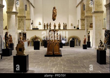 Schnu ditgen museo. Vista interna della vecchia chiesa romanica dove il museo si trova a. Colonia, Germania. Foto Stock