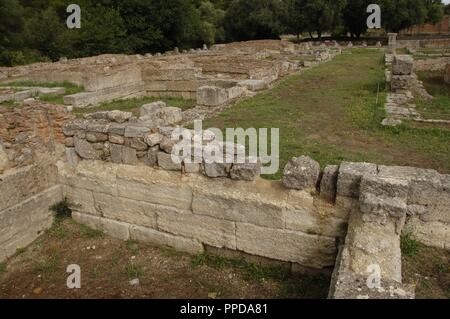 Arte greche. Il Leonidaion. Luogo di alloggio per gli atleti che partecipano ai Giochi Olimpici a Olympia. Esso è stato costruito intorno al 330 A.C. ed è stato finanziato e progettato da Leonidas di Naxos. Olympia. La Grecia. Foto Stock