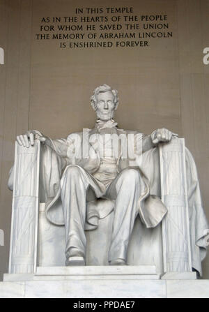 Abramo Lincoln (1809-1865). Uomo politico americano. Eletto presidente nel 1860. Monumentale statua (1920) di Daniel Chester French. Lincoln Memorial. Washington D.C. Stati Uniti. Foto Stock