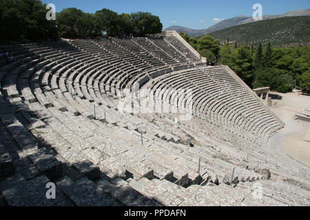 Arte greche. Il Teatro di Epidaurus da Polykleitos il giovane. Epidauro. Peloponneso. La Grecia. L'Europa. Foto Stock