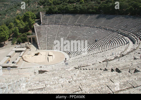 Arte greche. Il Teatro di Epidaurus da Polykleitos il giovane. Epidauro. Peloponneso. La Grecia. L'Europa. Foto Stock