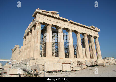 Arte greche. Il Partenone. È stato costruito tra 447-438 A.C. in stile dorico sotto la leadership di Pericle. Il palazzo è stato progettato dagli architetti Ictinos e Callicrates. Acropoli. Atene. Attica. Grecia centrale. L'Europa. Foto Stock