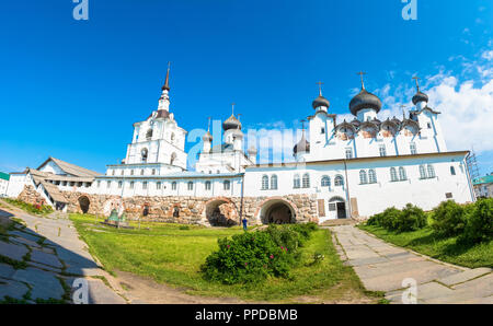 Vista cortile con la sua Spaso-Preobrazhensky monastero di Solovetsky, Arkhangelsk oblast, Russia. Foto Stock