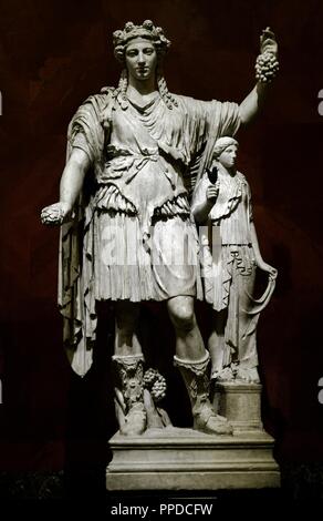 Statua di Dioniso. Il marmo. Opera romana dopo originale greco del III secolo A.C. Lo stato Museo Hermitage. San Pietroburgo. La Russia. Foto Stock