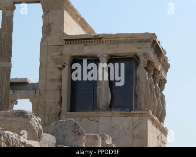 ERECTEION - PORTICO DE LAS CARIATIDES - SIGLO V AC. Autore: MNESICLE SIGLO V AC. Posizione: l'Acropoli. Atene. Foto Stock