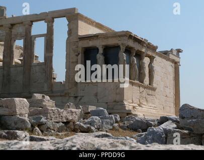 ERECTEION - PORTICO DE LAS CARIATIDES - SIGLO V AC. Autore: MNESICLE SIGLO V AC. Posizione: l'Acropoli. Atene. Foto Stock